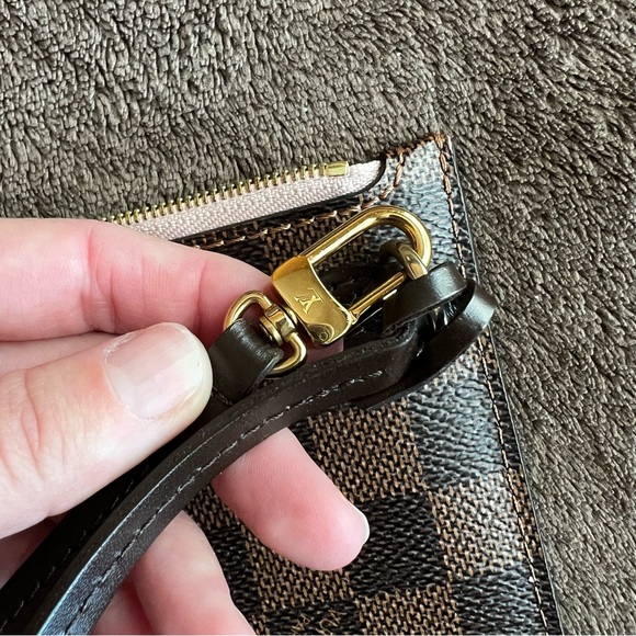 LOUIS VUITTON DAMIER EVENE NEVERFULL CLUTCH WRISTLET - Picture 4 of 16